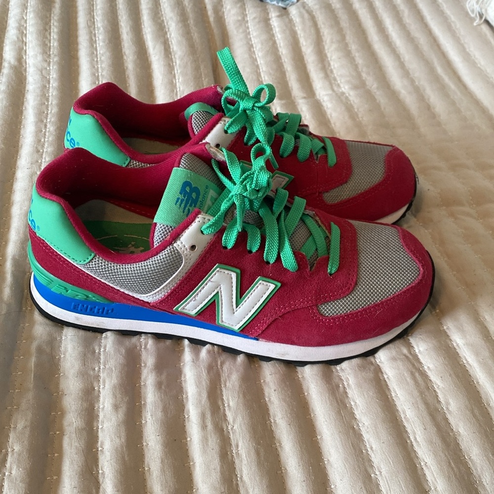New Balance 574 Classic Red Green Women’s Size 7 Casual Sneakers WL574CPV